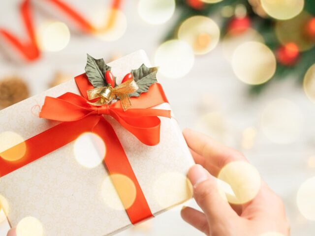 【高校生へのクリスマスプレゼント】彼氏彼女・友達・親に人気のアイテムと選び方を紹介