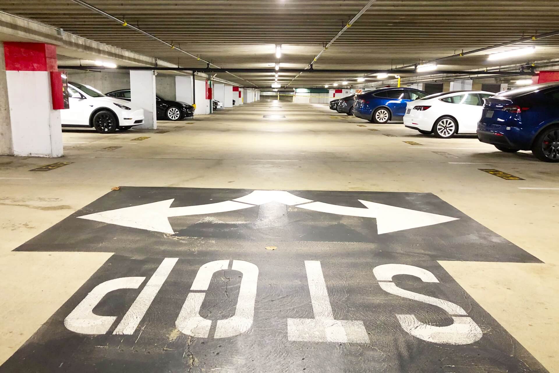 【夢占い】駐車場の夢の意味は？車がなくなる夢やぶつける夢の暗示とは Popteen Media