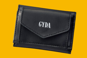 2月号付録は、GYDAレザー風オトナっぽ三つ折り財布