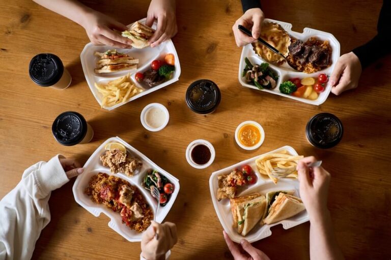 高校生のお昼ご飯事情を徹底解説！コンビニご飯の選び方や簡単お弁当レシピも紹介