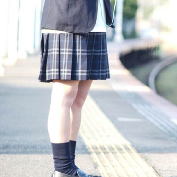 【高校生必見】可愛いスカート丈の長さを解説！地域別に人気の長さも紹介