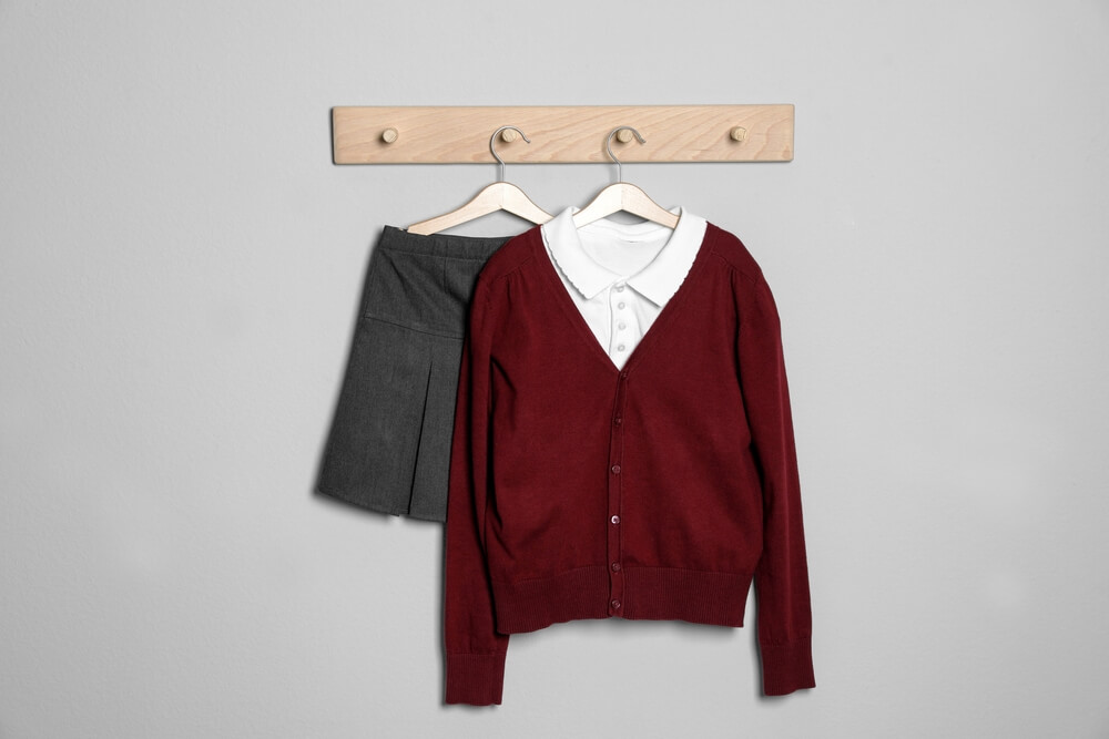 制服×カーディガンコーデはいつからできる？