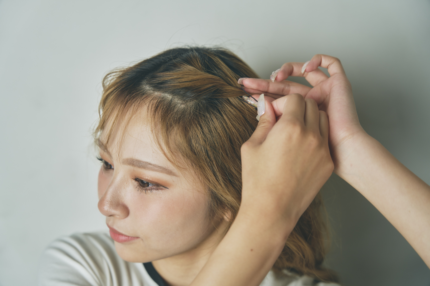 海外ガールヘアアレ①ハーフツイン×ミニクリップアレンジ-2