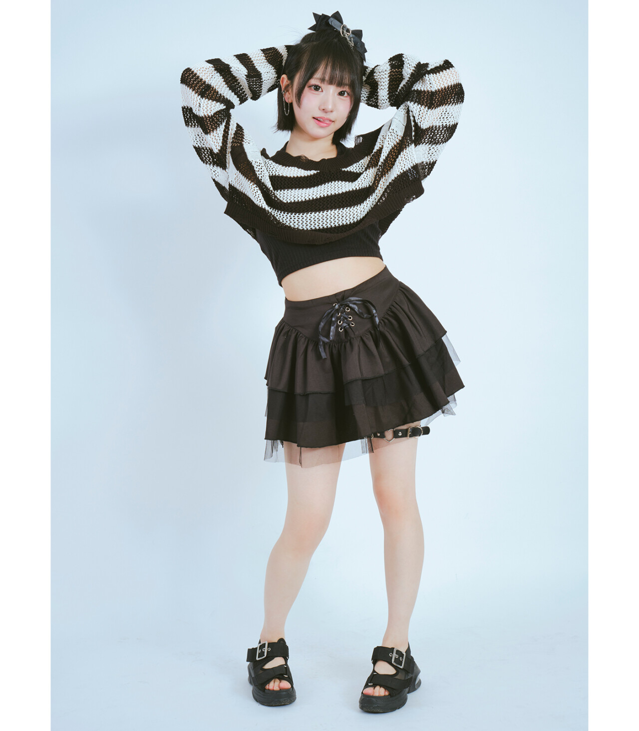 しめ色のブラックで細見えを演出♡
