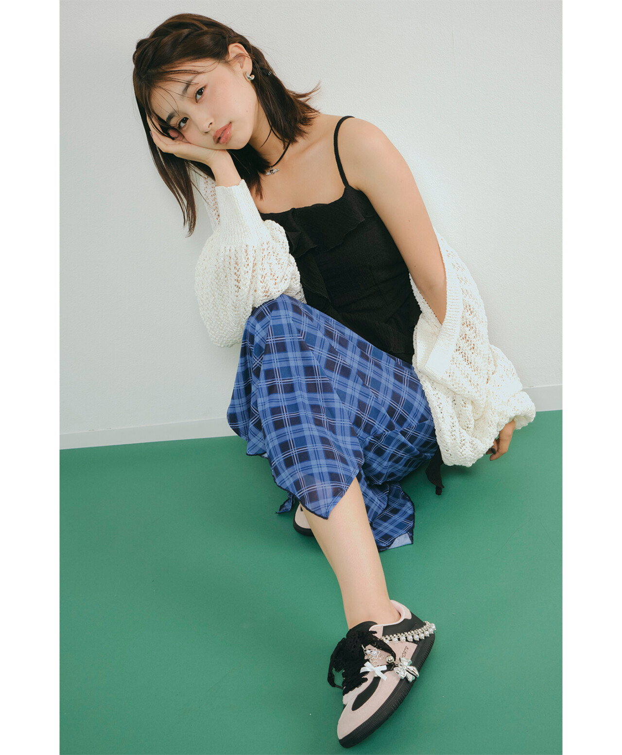 カジュアルコーデには“足元ちょい派手”が絶妙バランス♡