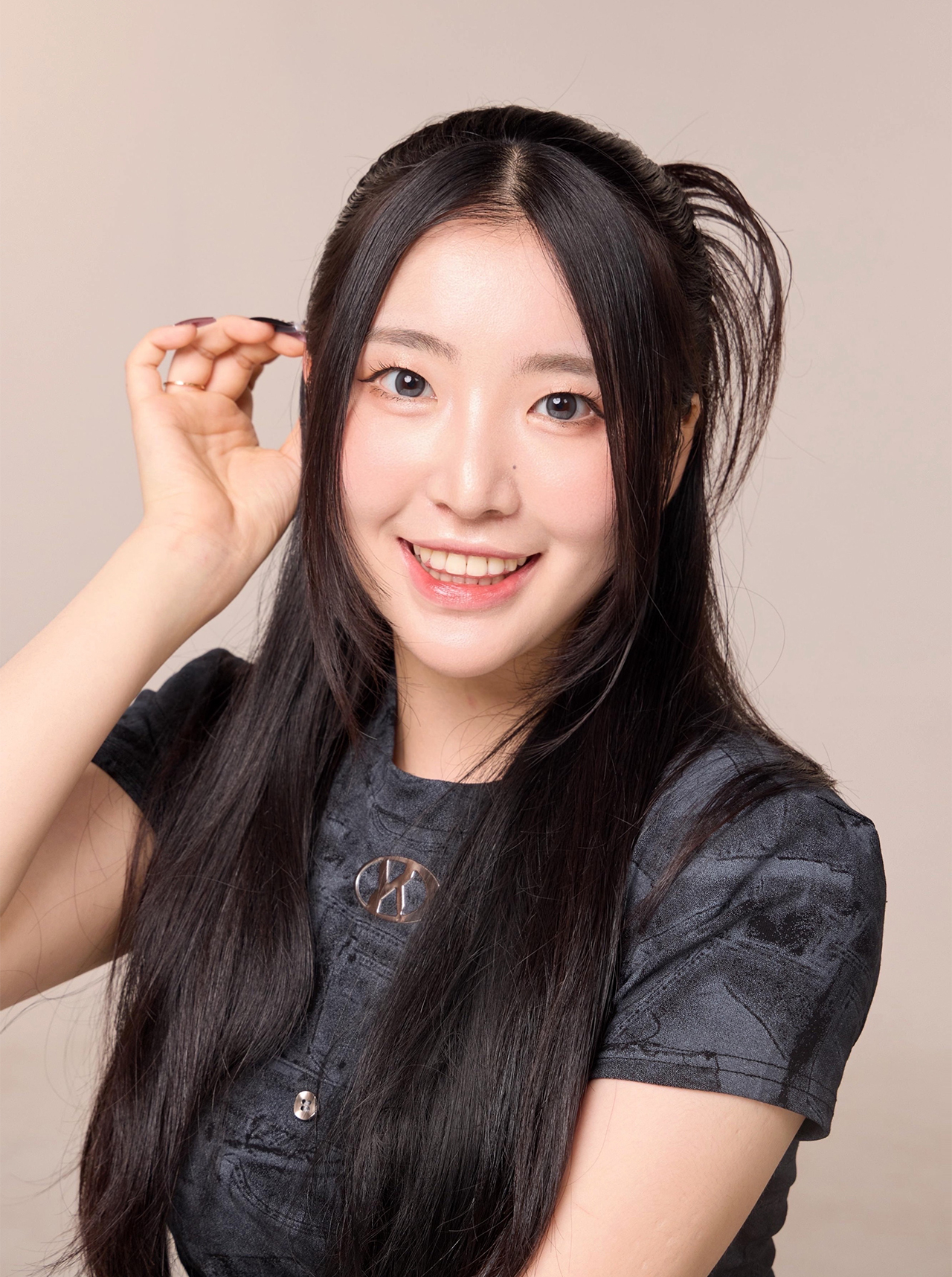 Youngeun(ヨンウン) ×長め毛先残しのカチモリハーフアップ♡