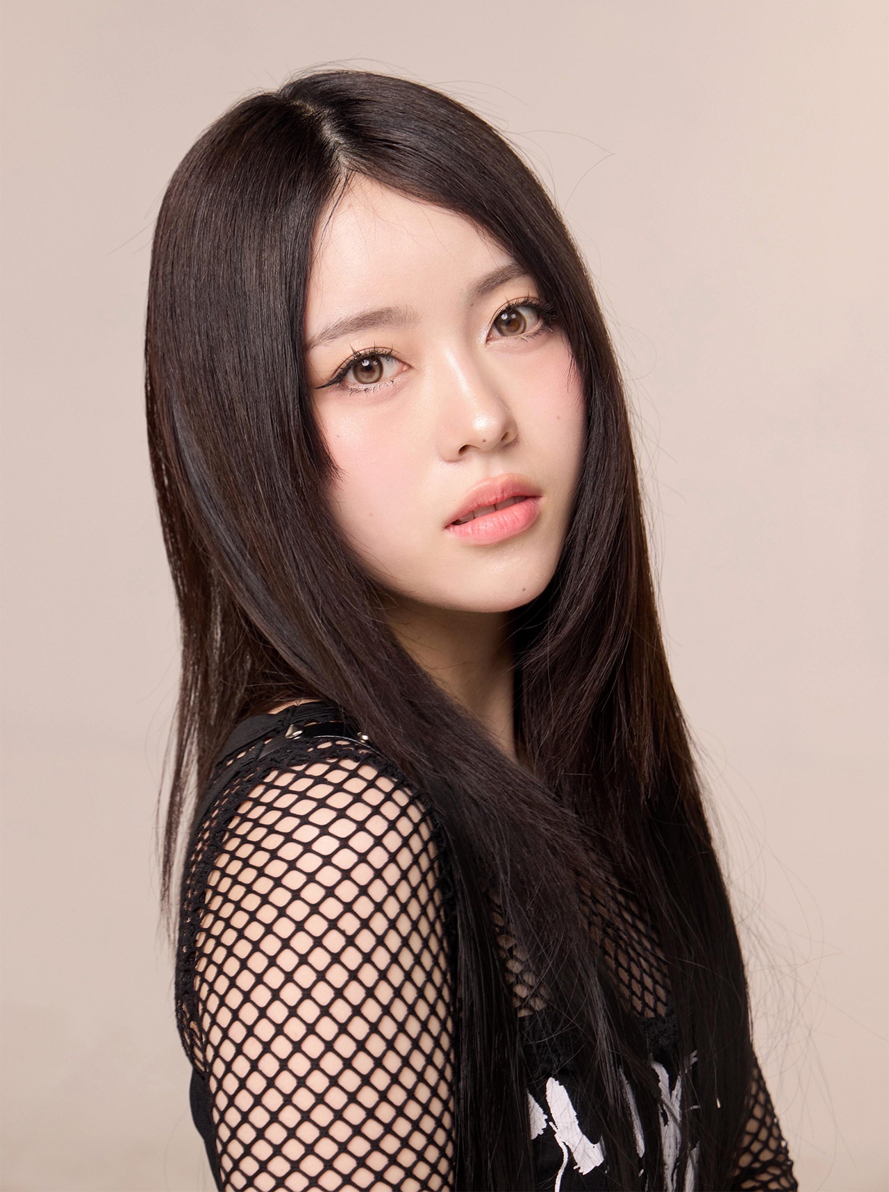 Shion(シオン)×大人っぽ可愛いツヤ感&重めセンター分け
