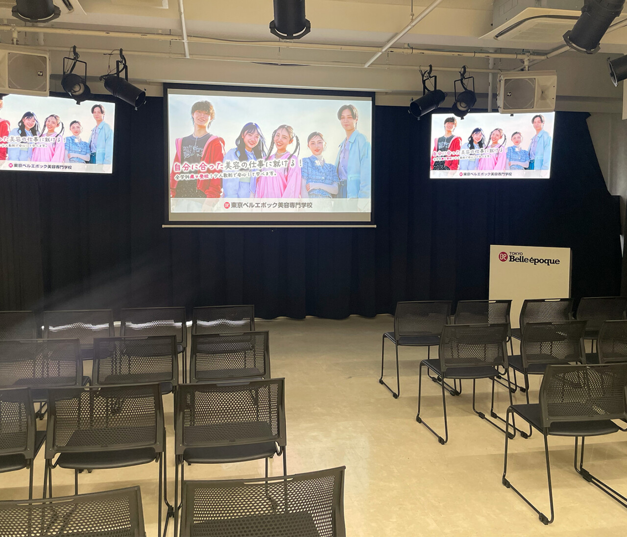 12:30　まずはホールで学校説明会からスタート！