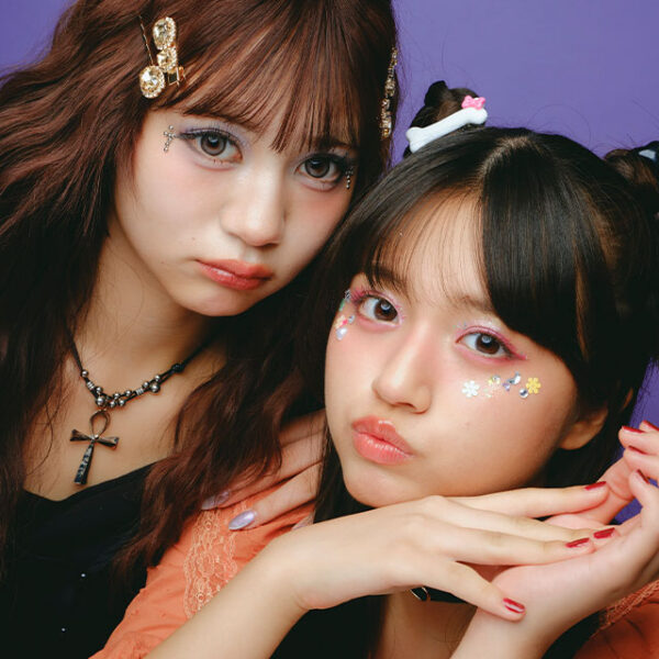 ハロウィーンメイクはモード系魔女VSラメカラーわんこ【Instagram】