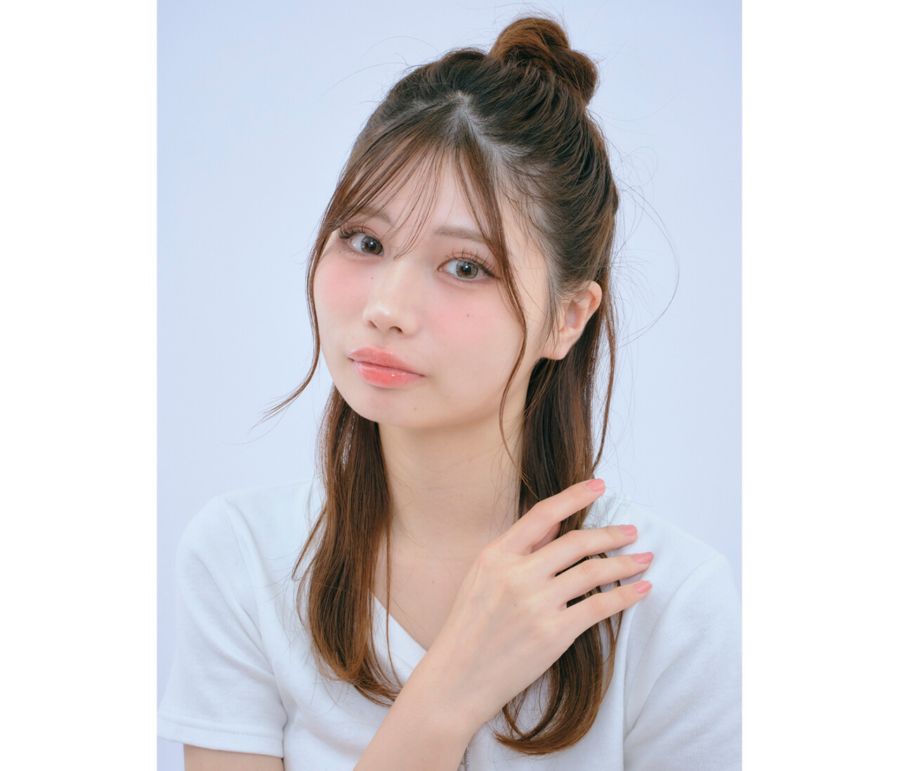 テクニックいらず!1分でできて小顔も狙える簡単ヘアアレンジ♡