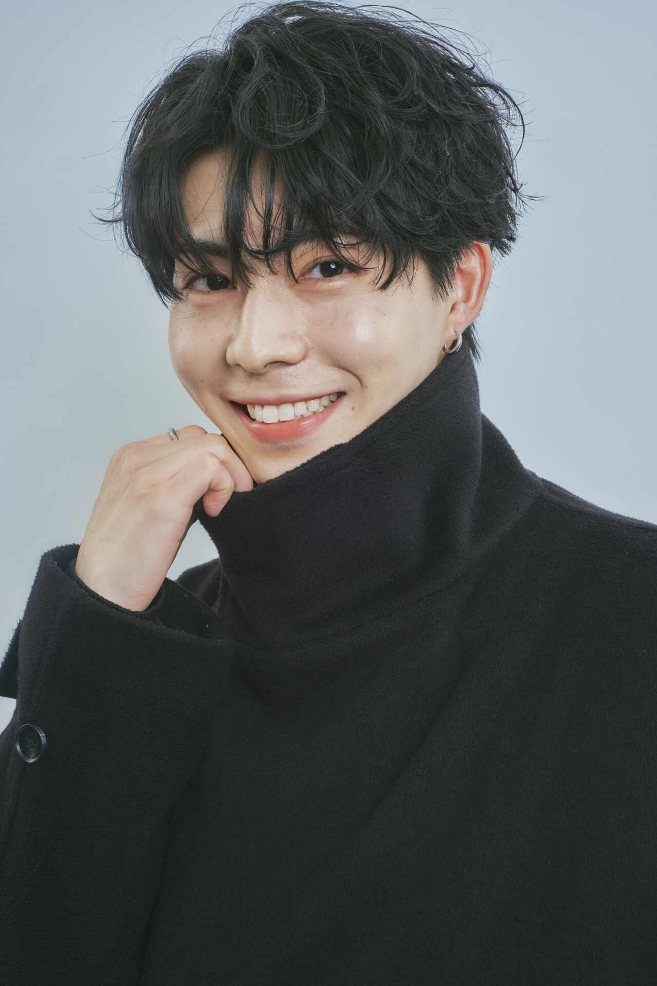 ポイントはハイネックで小顔みせ