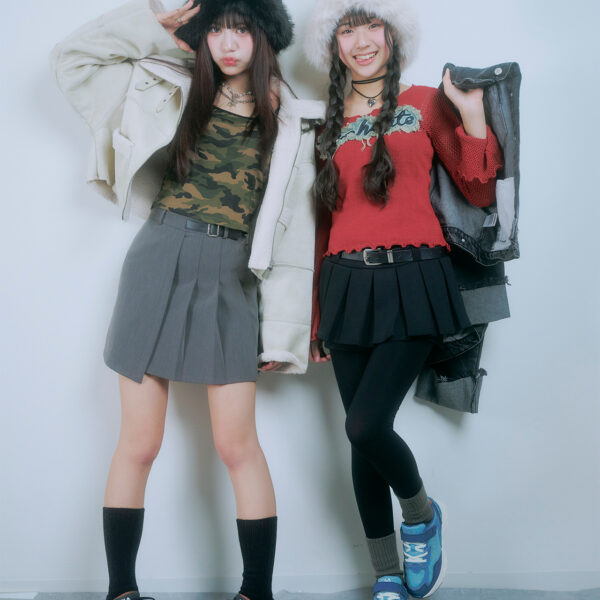 デニムが可愛すぎ♡ FILAの新作スニーカーで韓国×90’sな姉妹コーデ