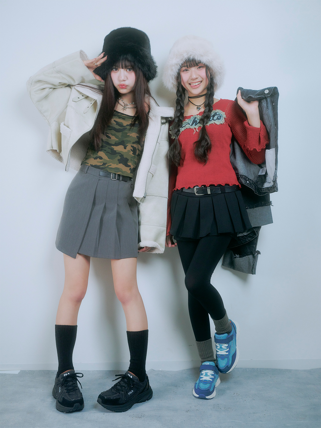 デニムが可愛すぎ♡ FILAの新作スニーカーで韓国×90’sな姉妹コーデ