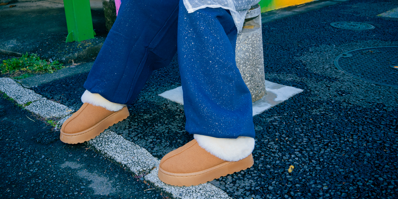 ③ 足元で&ldquo;ストリート感&rdquo;を盛る