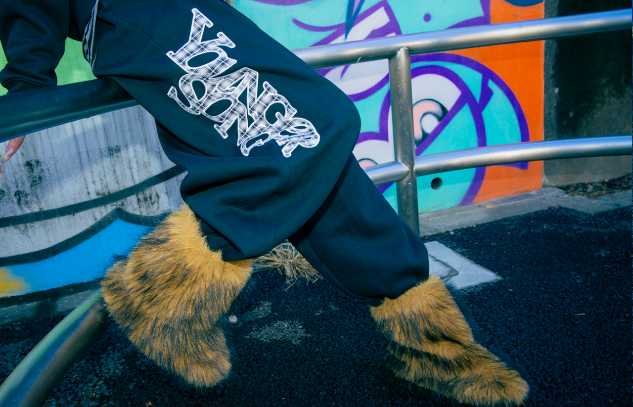 ③ 足元で&ldquo;ストリート感&rdquo;を盛る