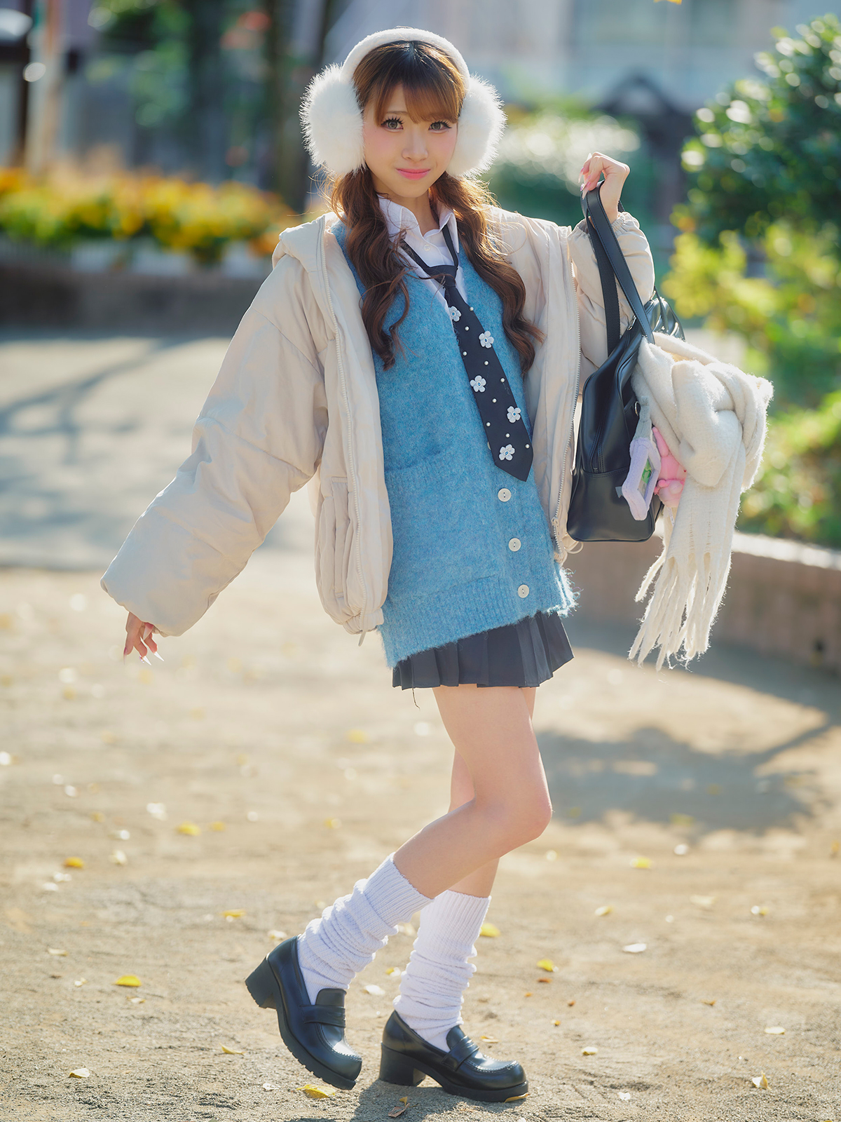 ガーリーホワイト&times;もこもこで甘めスタイル♡