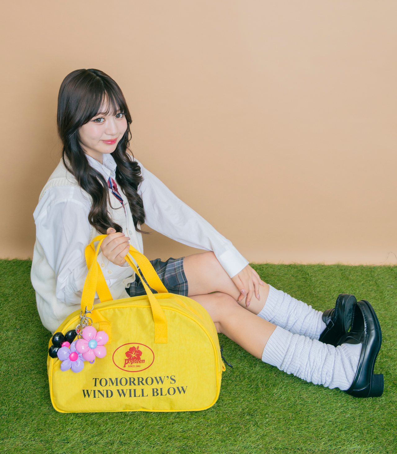 もちゅ着用「ビビッドカラースポバッグ」