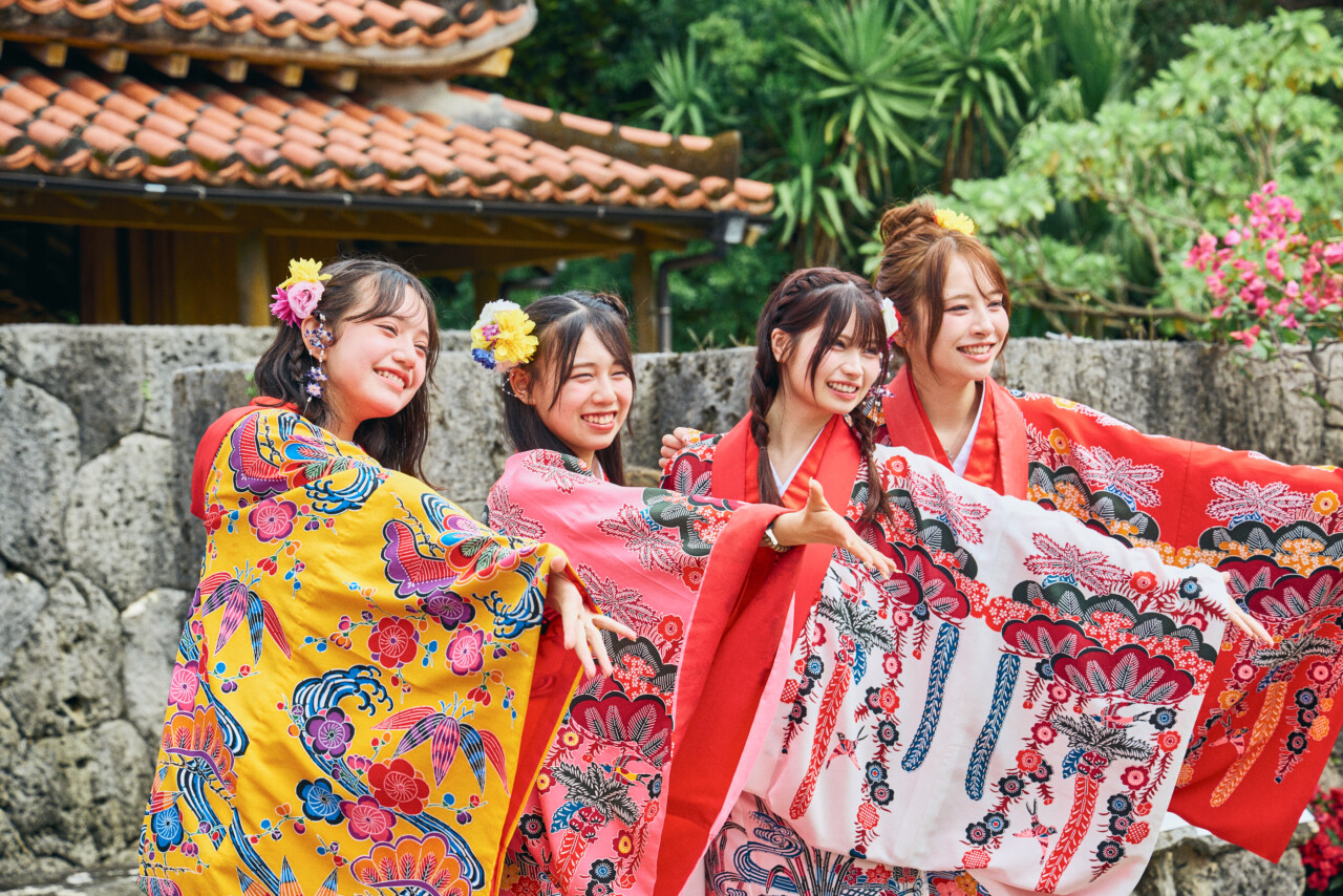 赤煉瓦の前で記念ポーズ！