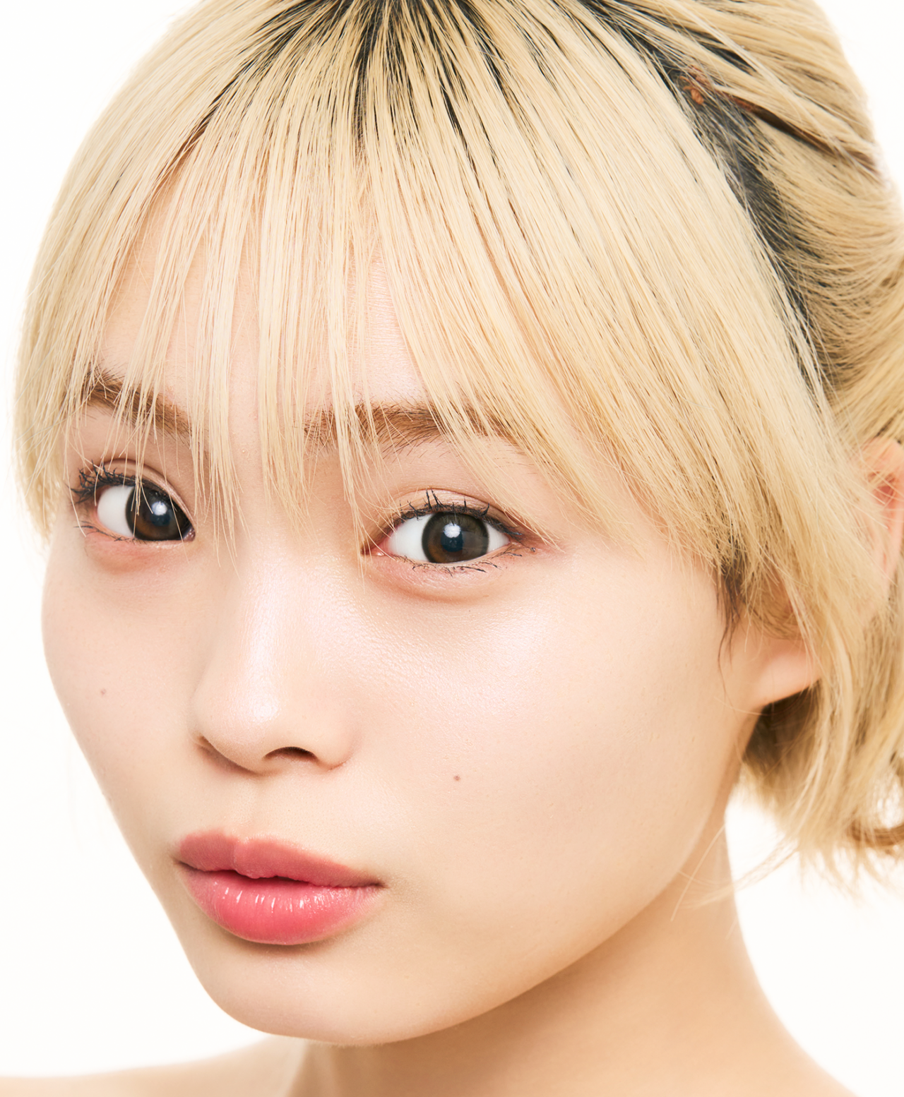 ひーな&times;晴れやかミント(スキンアクアトーンアップＵＶエッセンスMaA)