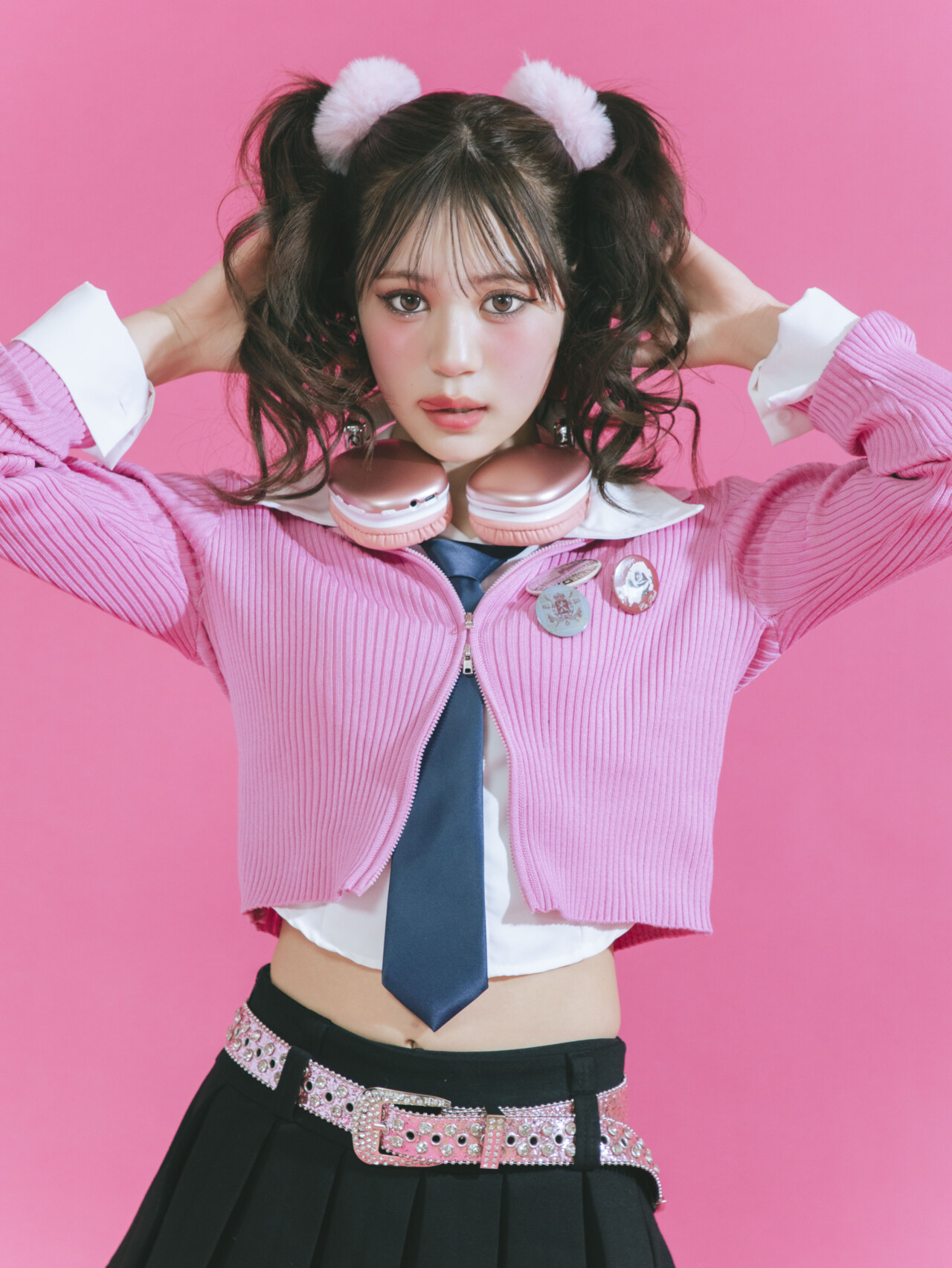 小物をプラスして派手さを出すのがいまっぽ