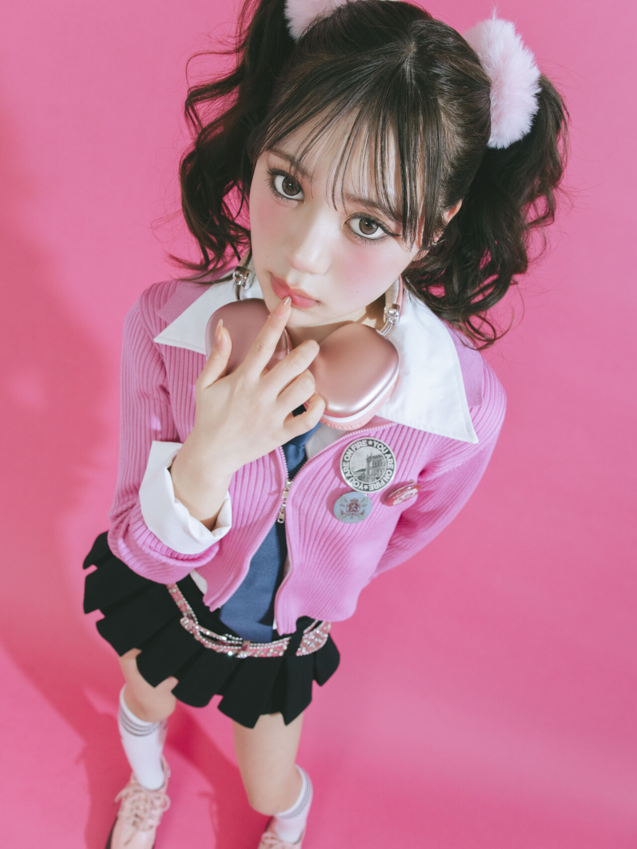 小物をプラスして派手さを出すのがいまっぽ