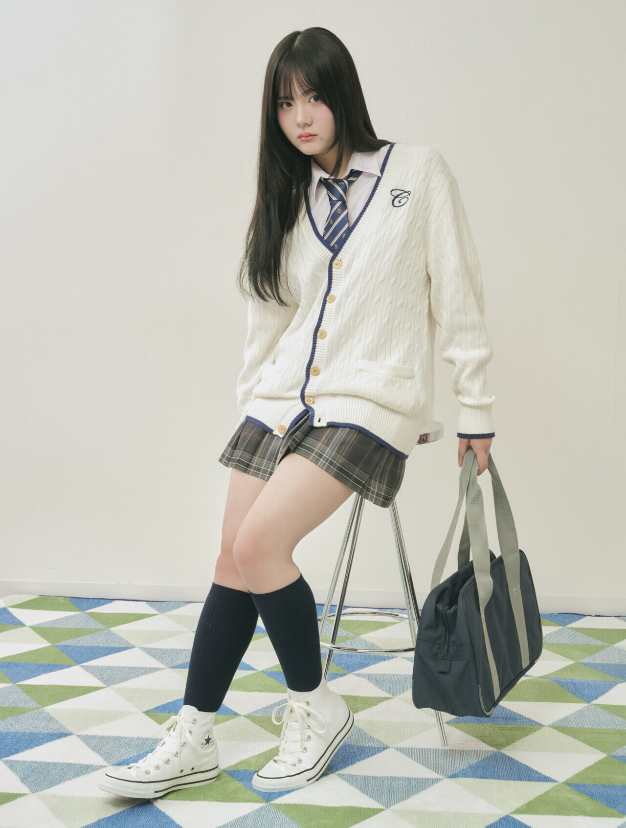 王道制服コーデならホワイト＆ブラックが使いやすい！-3