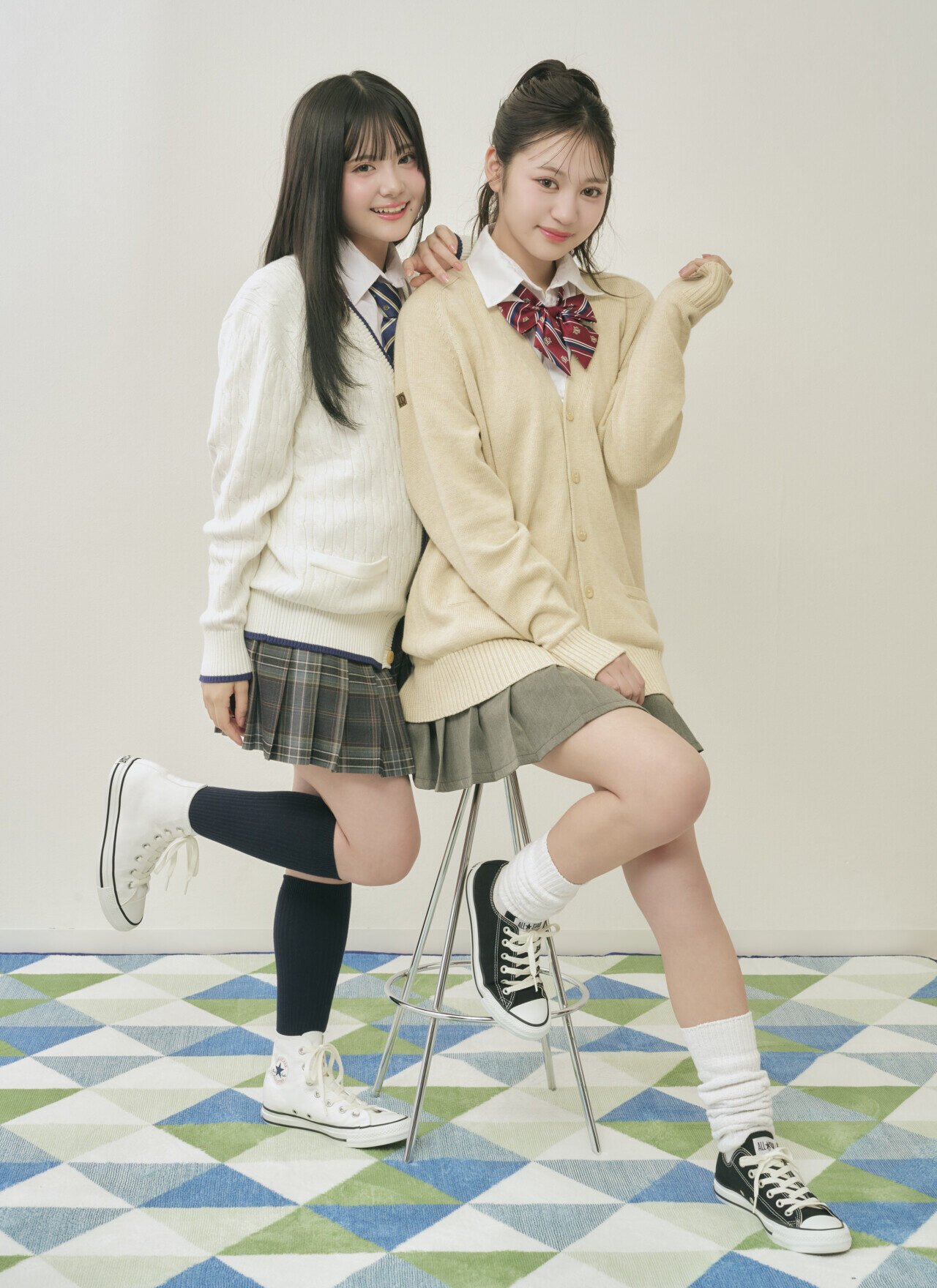 王道制服コーデならホワイト＆ブラックが使いやすい！