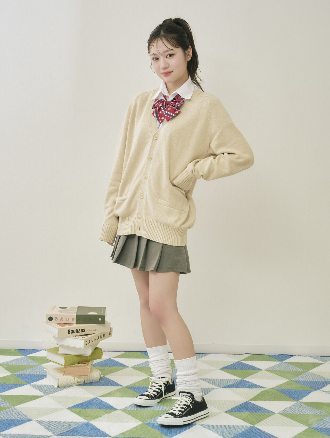 王道制服コーデならホワイト＆ブラックが使いやすい！-2