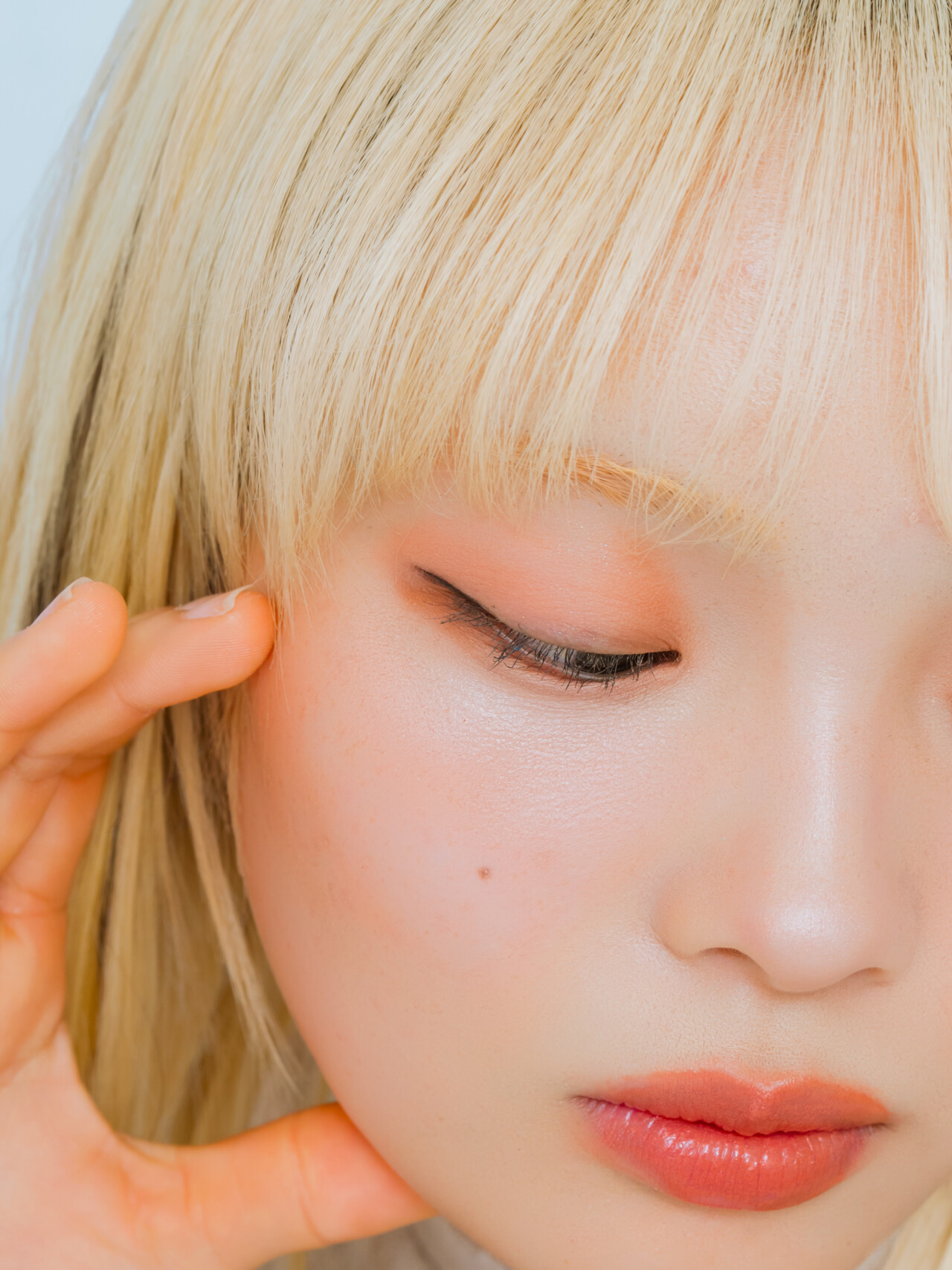 ポイントはチークを高い位置に入れること！