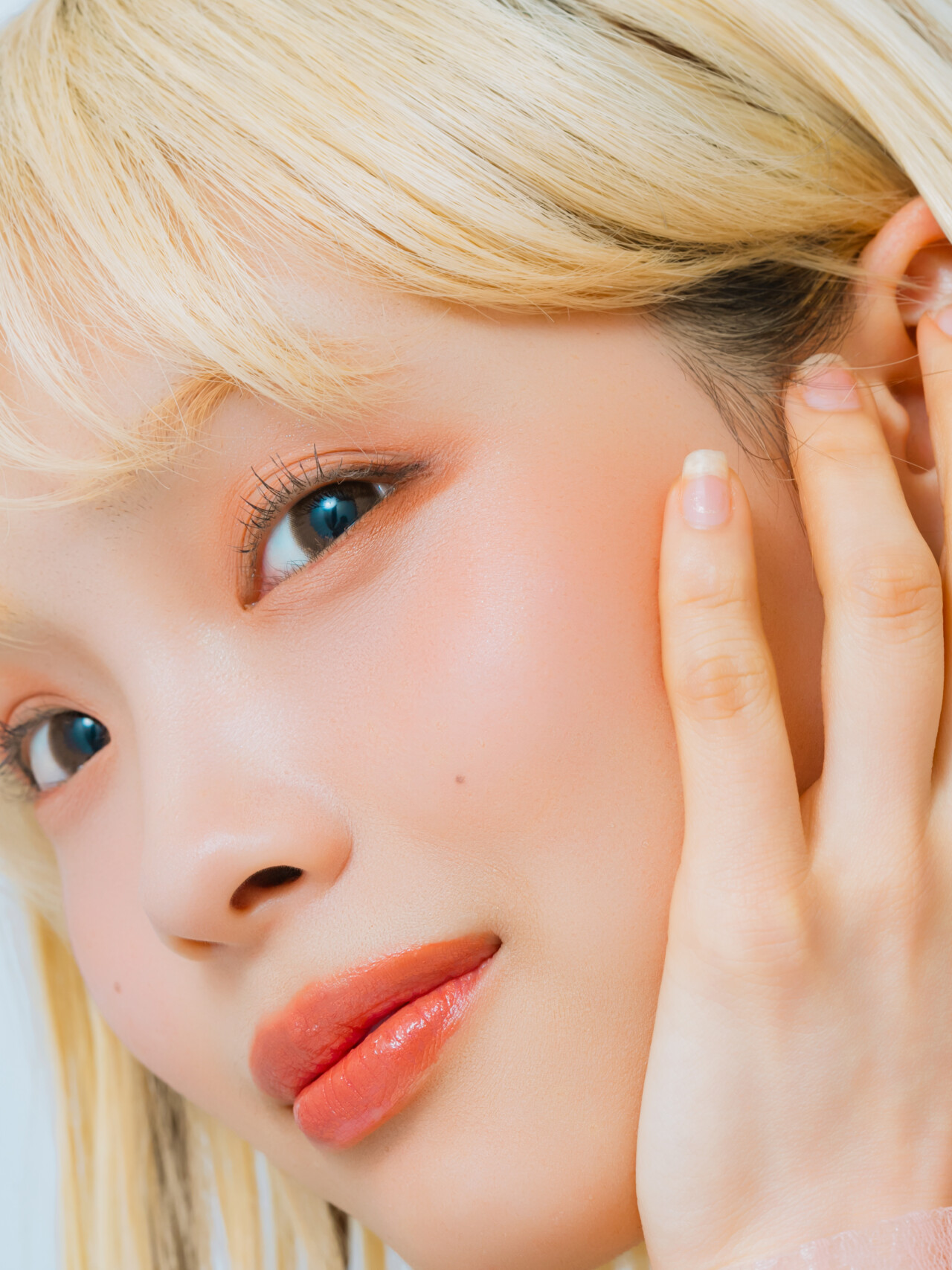 ポイントはチークを高い位置に入れること！