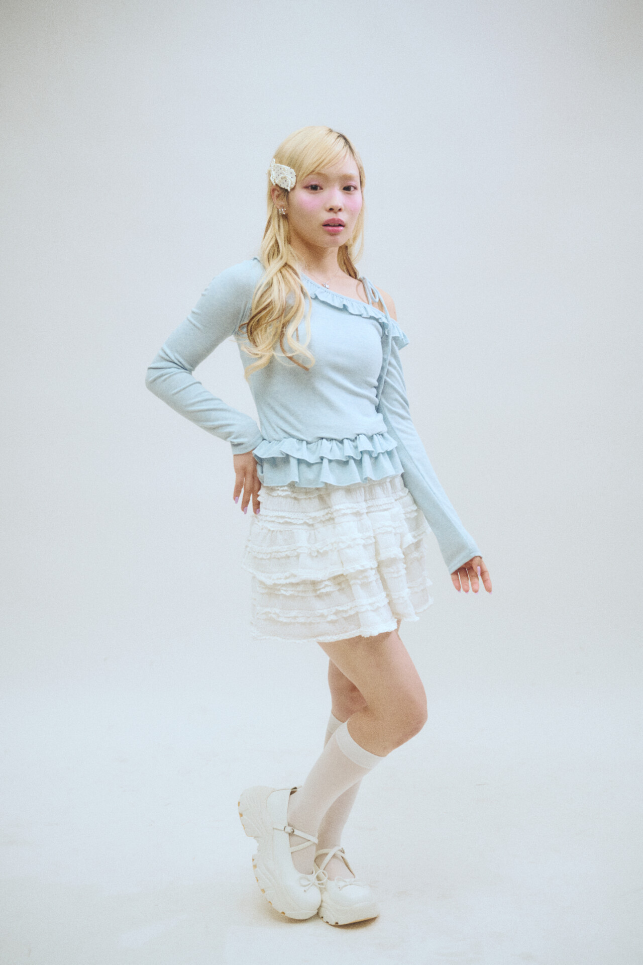 ひーなは肩出しが色っぽいちょいあざと系ガーリー！