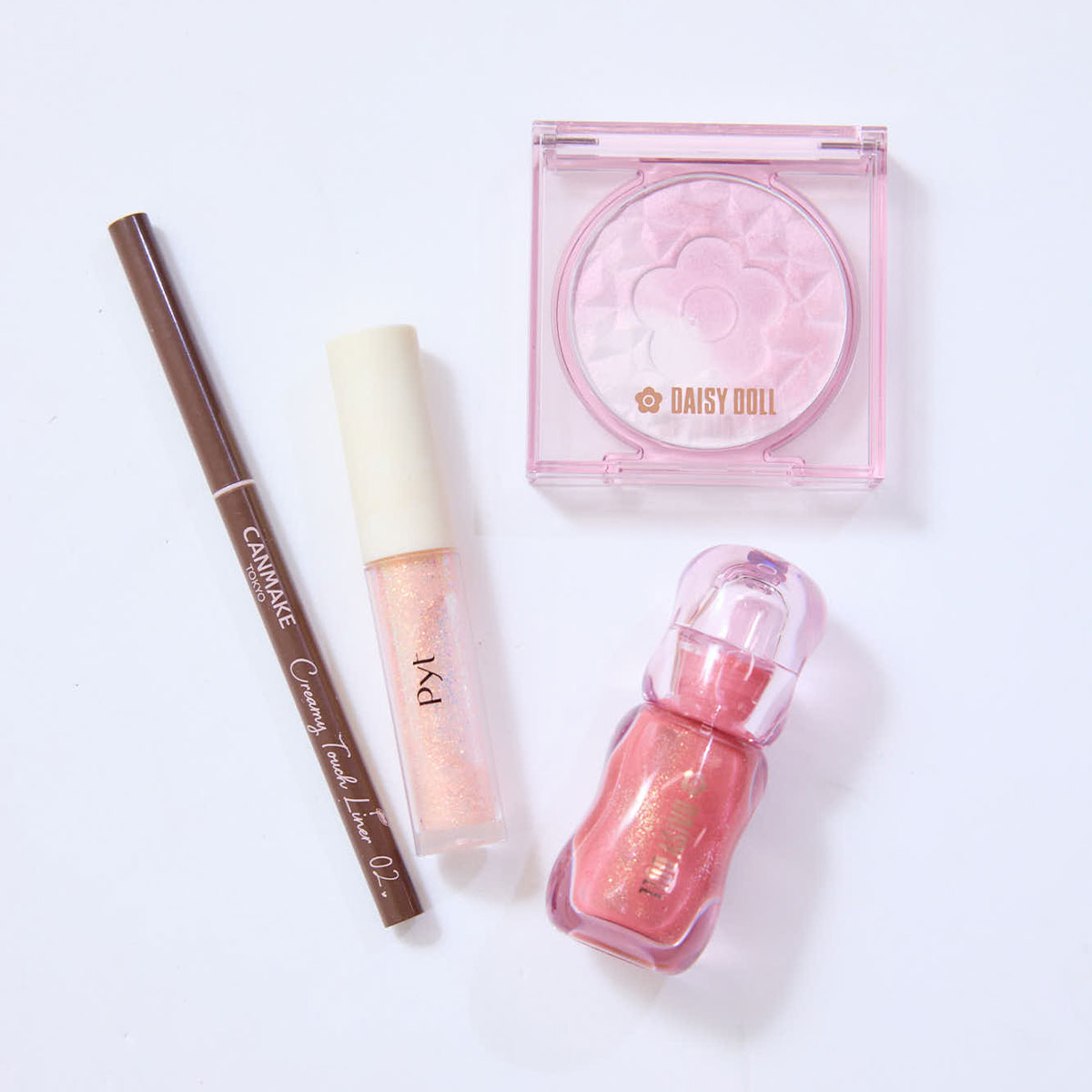 POPモデルの春恋メイク特集♡　私物おきにコスメ&amp;恋愛事情を紹介！