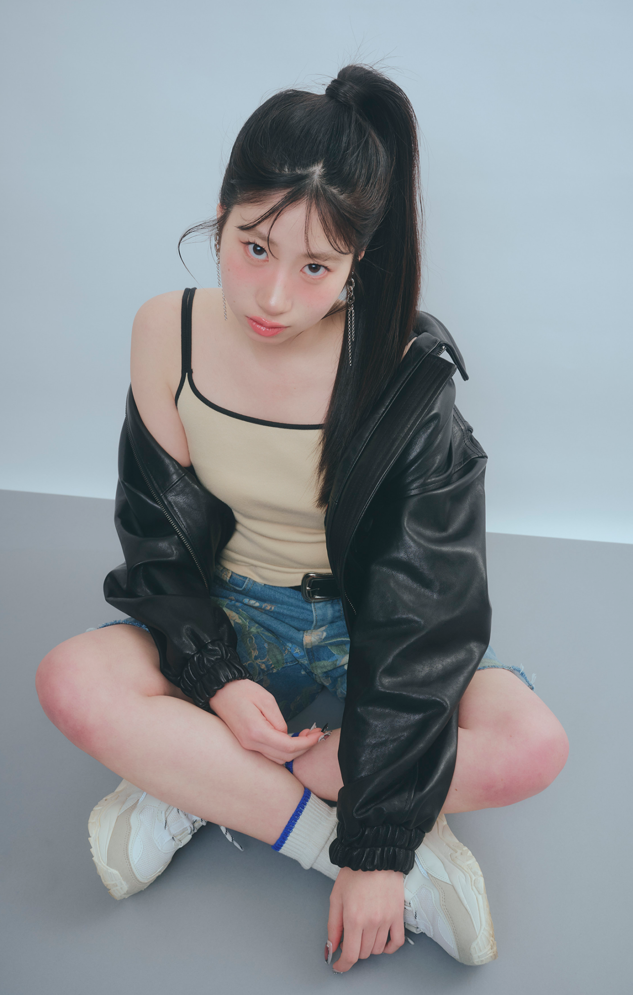 LOOK②｜ストリートにもハマる！今っぽレザー