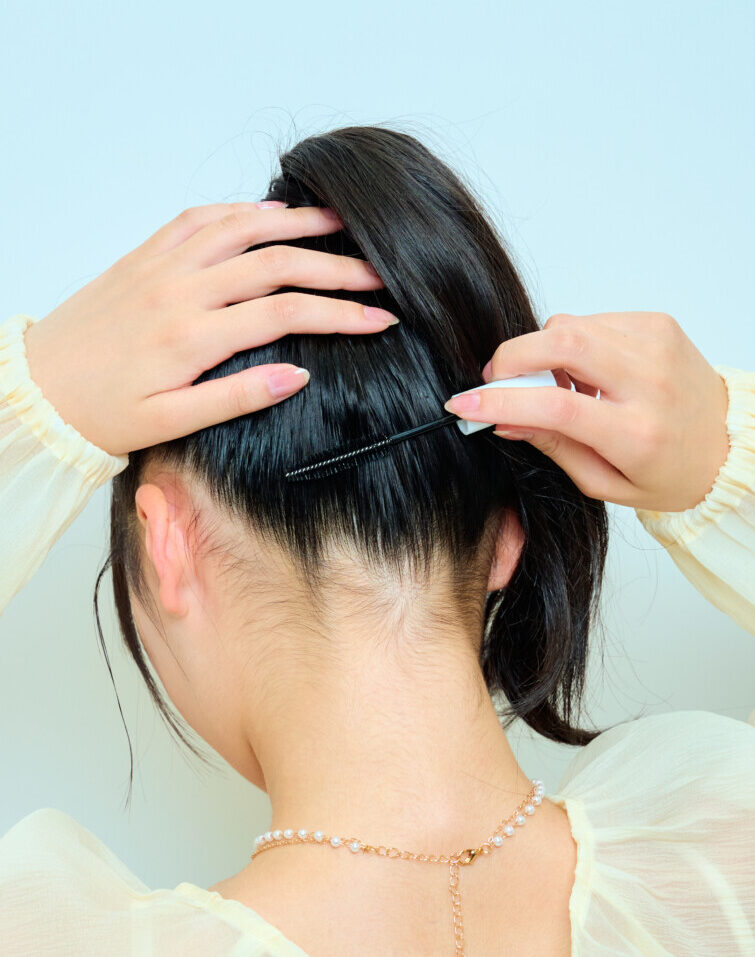 UPヘアの仕上げもちゅるんとまとめ上げる♡