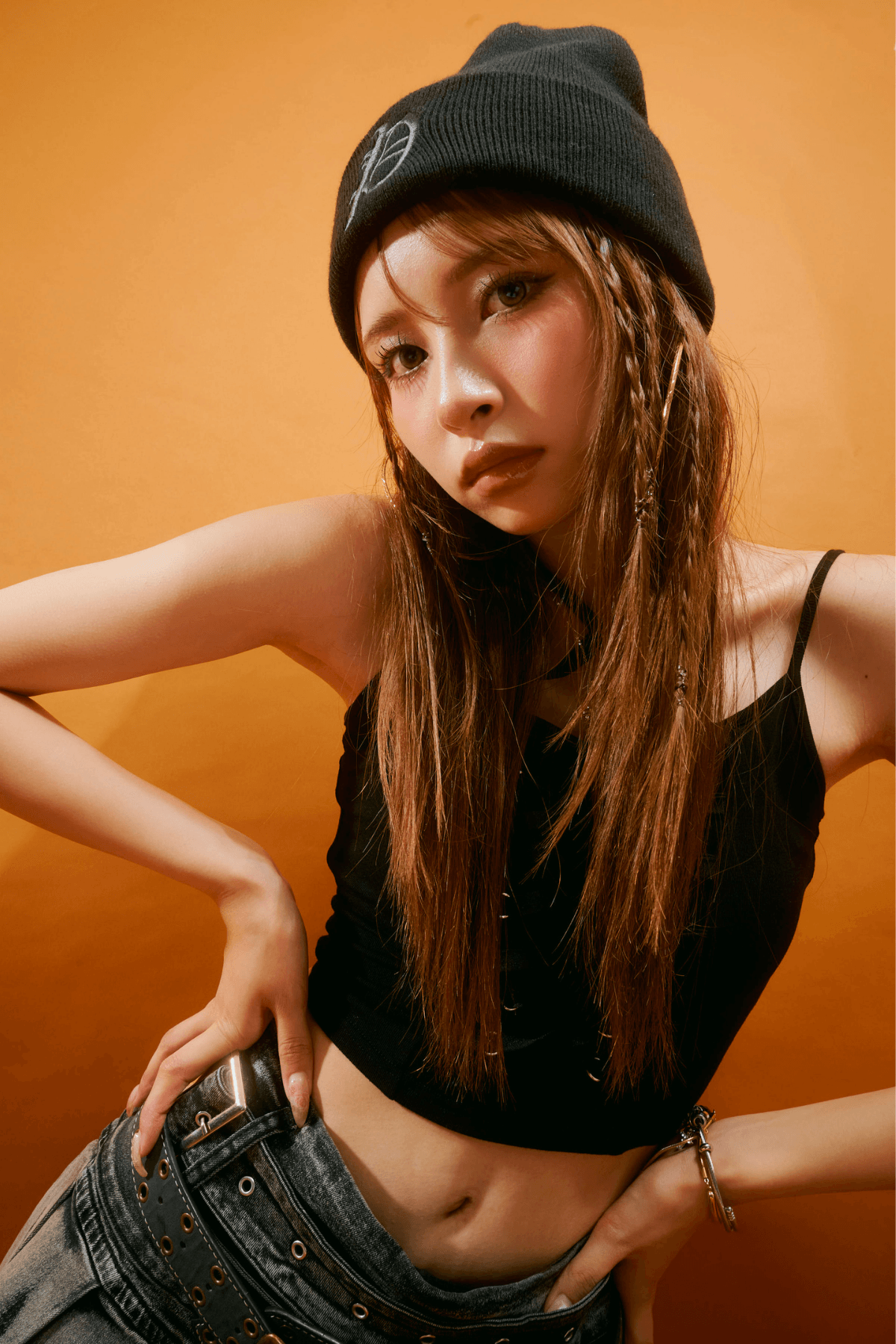 【LOOK1】黒×デニムで、辛口ムード全開!