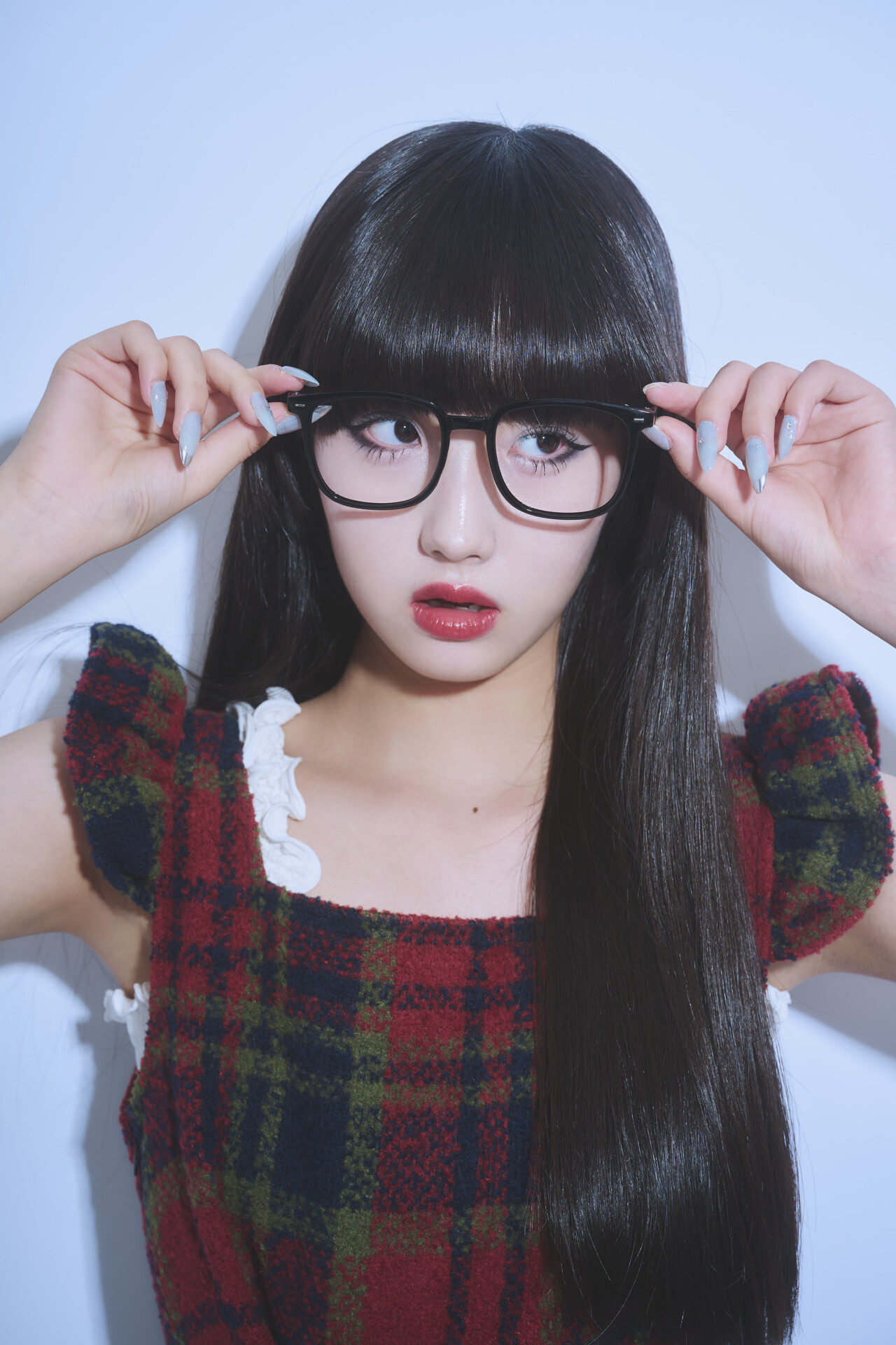 あいなりは、万能な黒フチメガネでコーデのポイントをON!